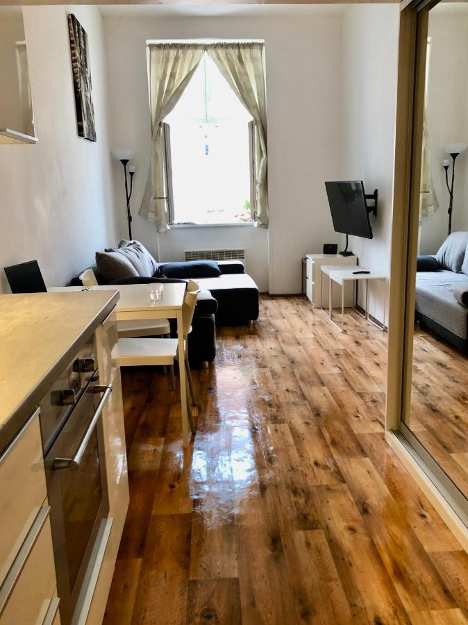 Апартаменти Karlin Cozy *